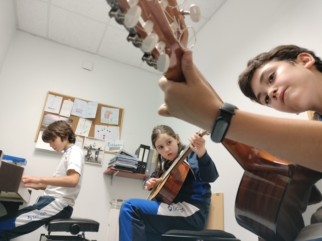 EKINTZA Musika Eskola: beneficios de despertar la sensibilidad musical en la infancia